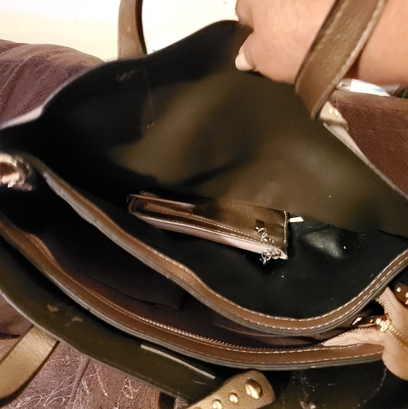 Handbag - Picture 2 of 3